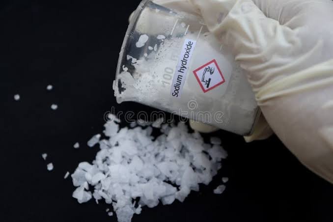 Caustic Soda কী?টেক্সটাইল ইন্ডাস্ট্রিতে এর ব্যবহার ও গুরুত্ব